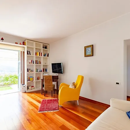 Appartamento Joivy Inviting Flat With Garden And Sea View In *