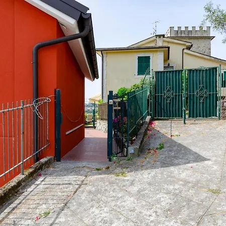 Joivy Inviting Flat With Garden And Sea View In Appartement Rapallo