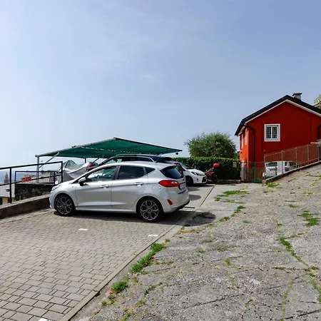 דירה Joivy Inviting Flat With Garden And Sea View In *