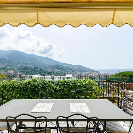 Appartamento Joivy Inviting Flat With Garden And Sea View In *