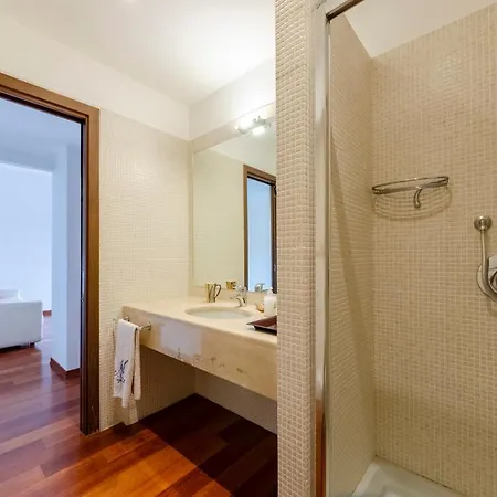 Joivy Inviting Flat With Garden And Sea View In דירה *