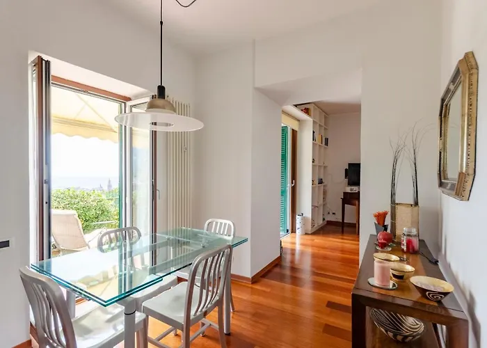 Apartamento Joivy Inviting Flat With Garden And Sea View In